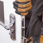 Porta blindata bloccata: cosa fare?